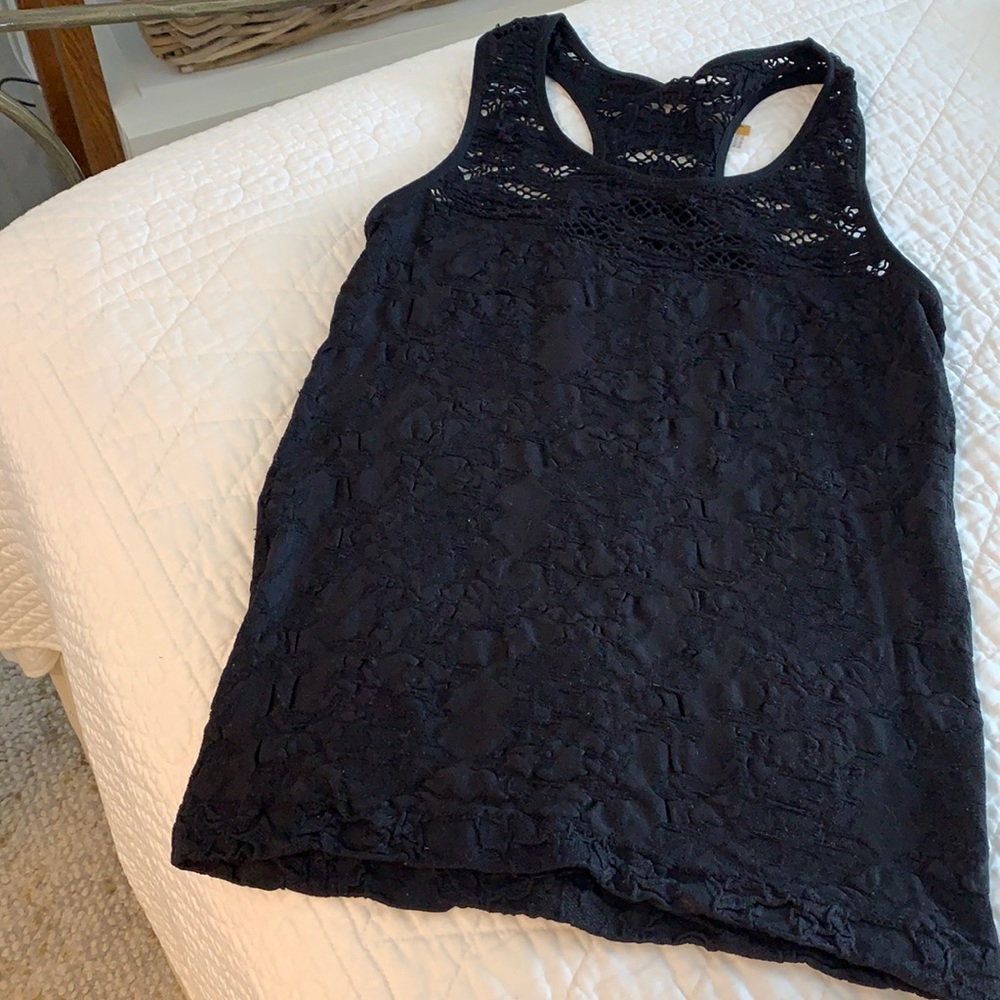 Camisole in black, it’s Spandex.